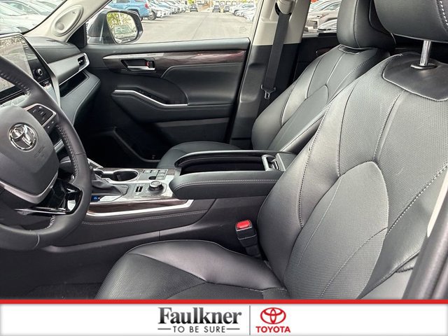 Certified 2025 Toyota Highlander Limited AWD/4WD image 26