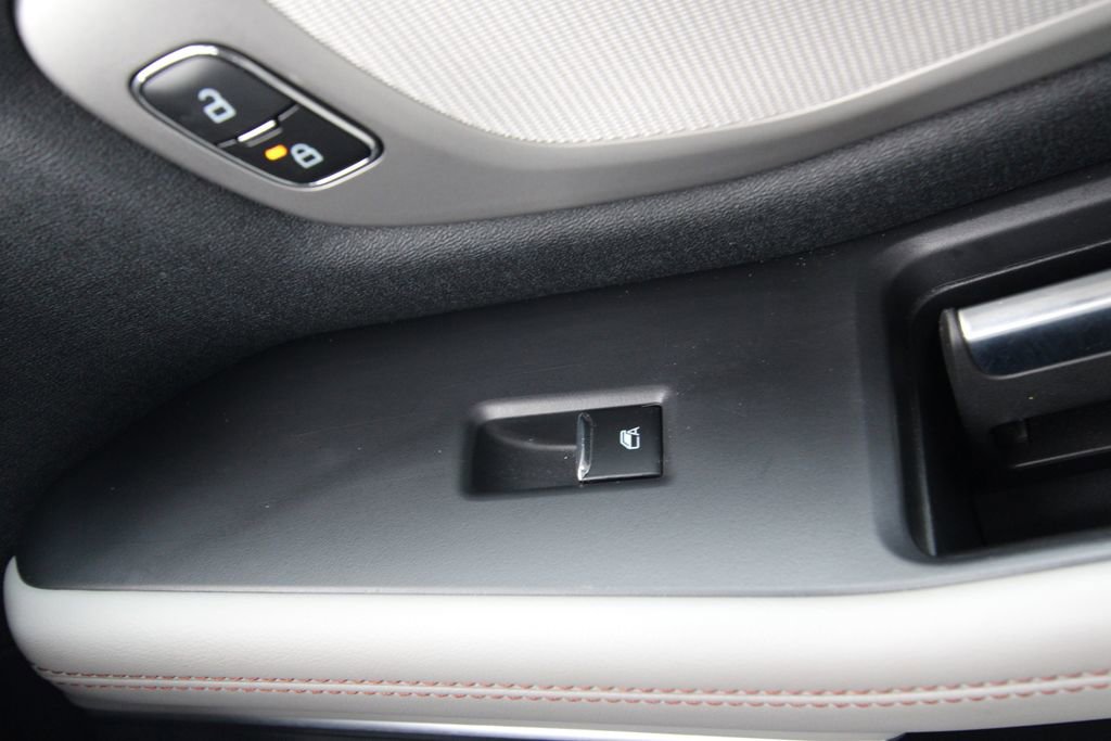 Used 2025 Ford Expedition Active image 27