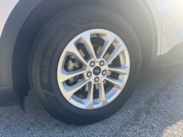Used 2020 Ford Escape SE image 9