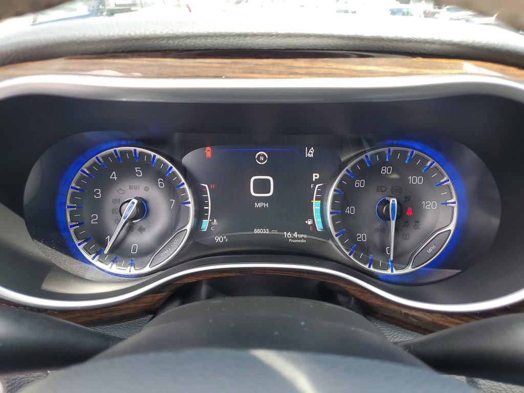 Used 2021 Chrysler Pacifica Limited w/ Uconnect Theater Family Group image 24