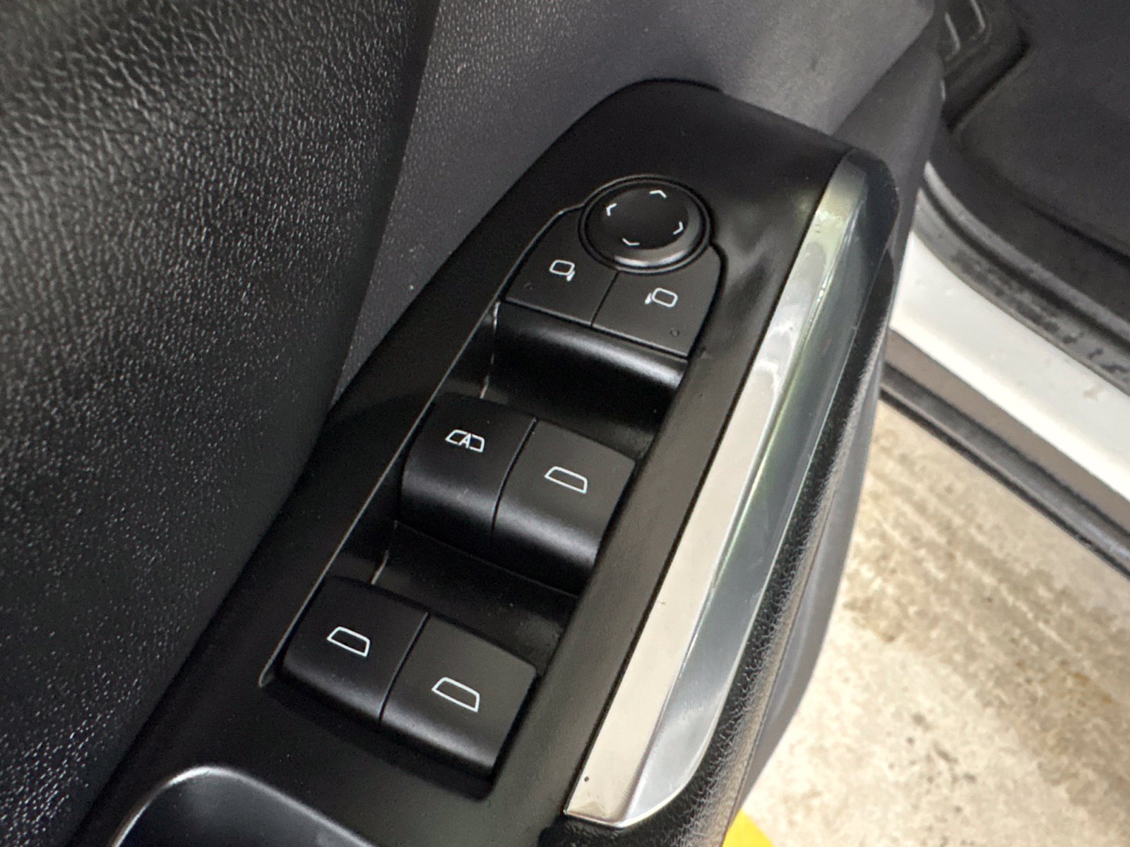 Used 2024 Chevrolet Traverse LT FWD image 11