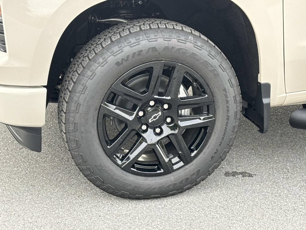 New 2026 Chevrolet Silverado 1500 Custom w/ Turbomax Blackout Package AWD/4WD image 17