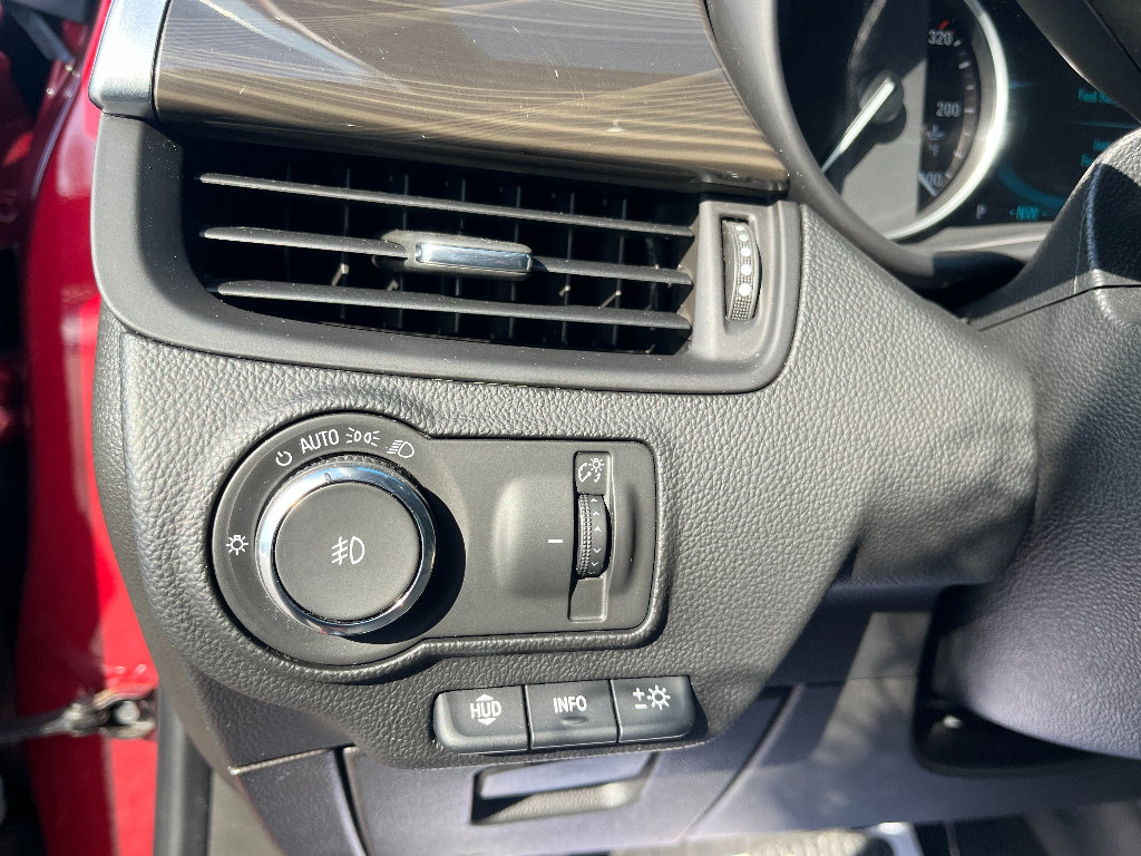 Used 2020 Buick Envision Premium w/ Driver Confidence Package image 40