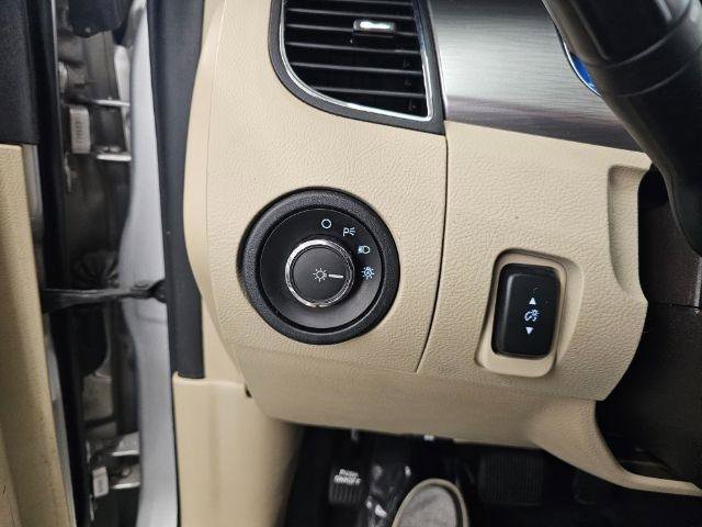 Used 2019 Ford Taurus SEL w/ Equipment Group 201A image 14