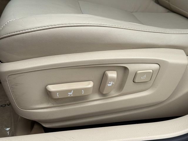 Used 2015 Lexus ES 300h w/ Navigation System Package FWD image 19