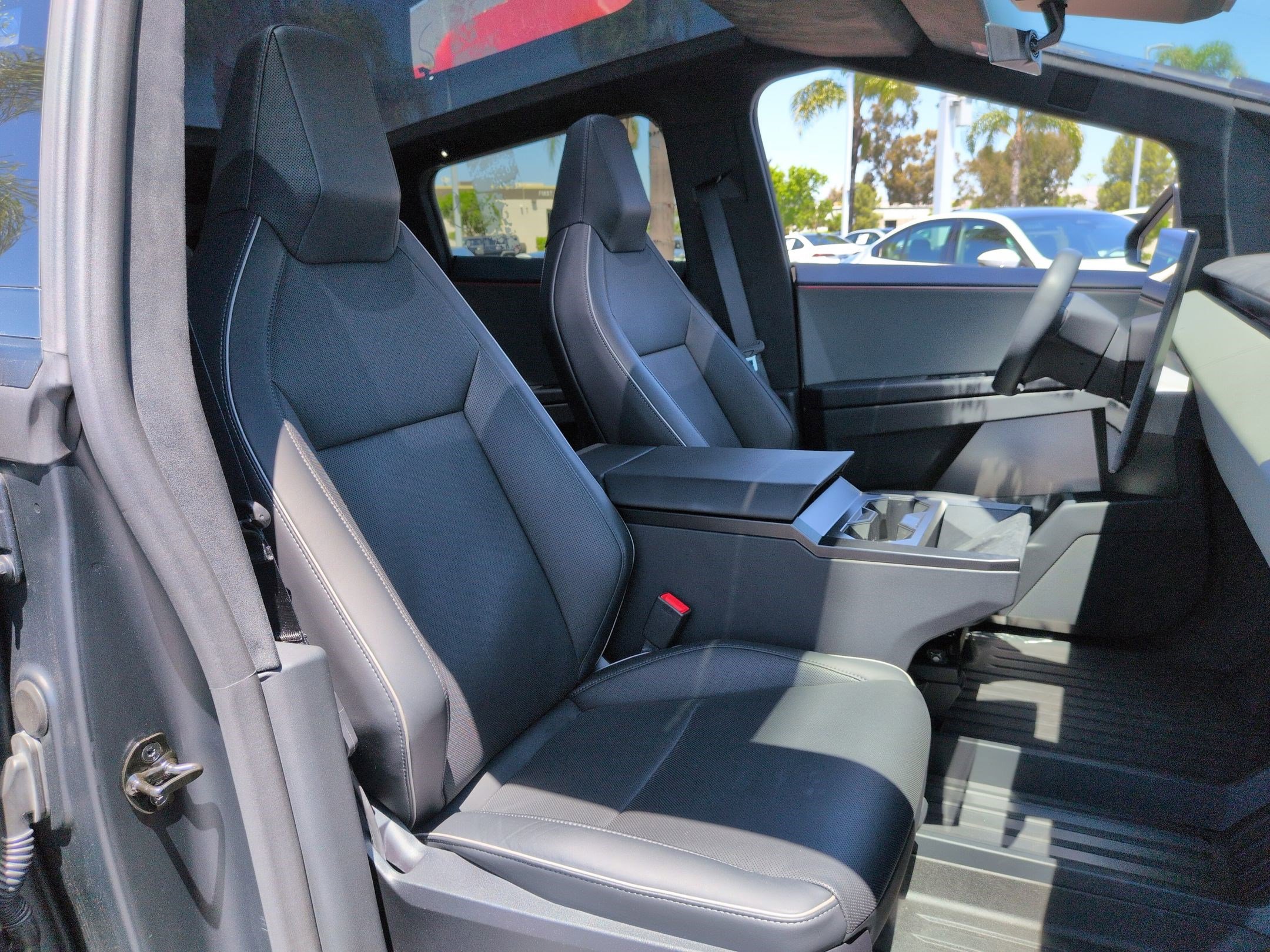 Used 2024 Tesla Cybertruck Cyberbeast AWD/4WD image 31