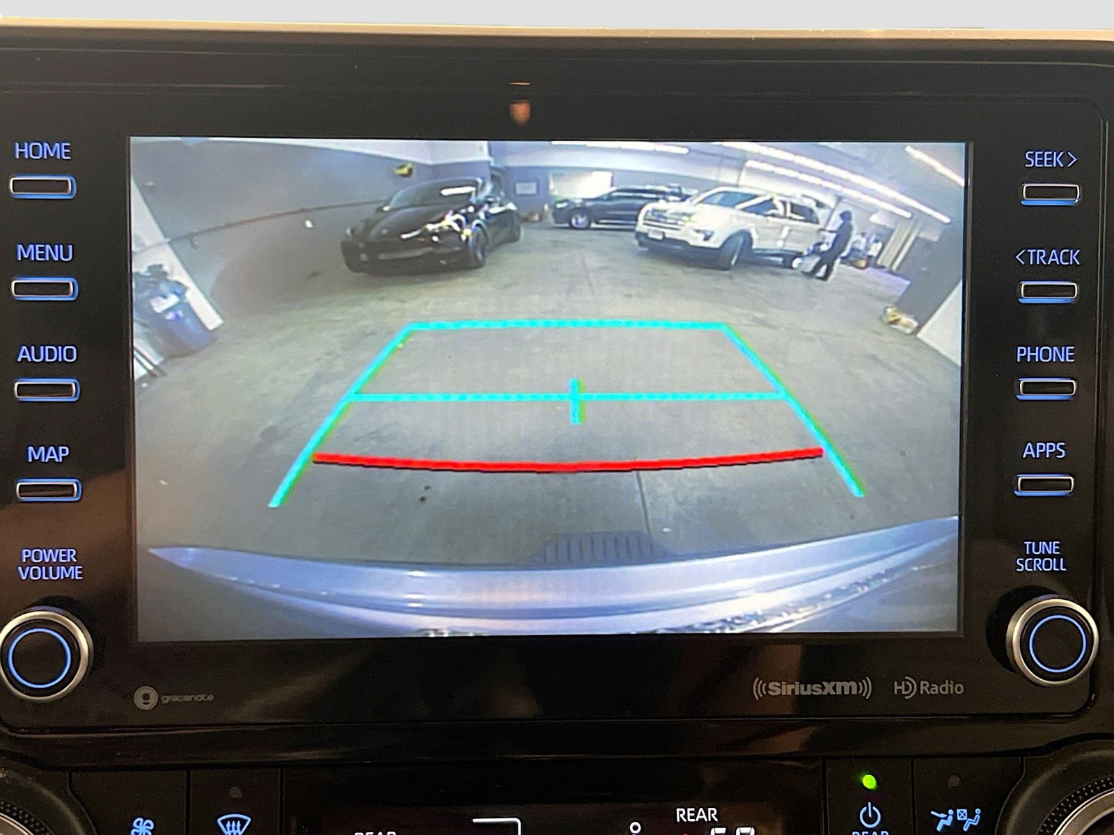 Used 2022 Toyota Highlander XLE image 10