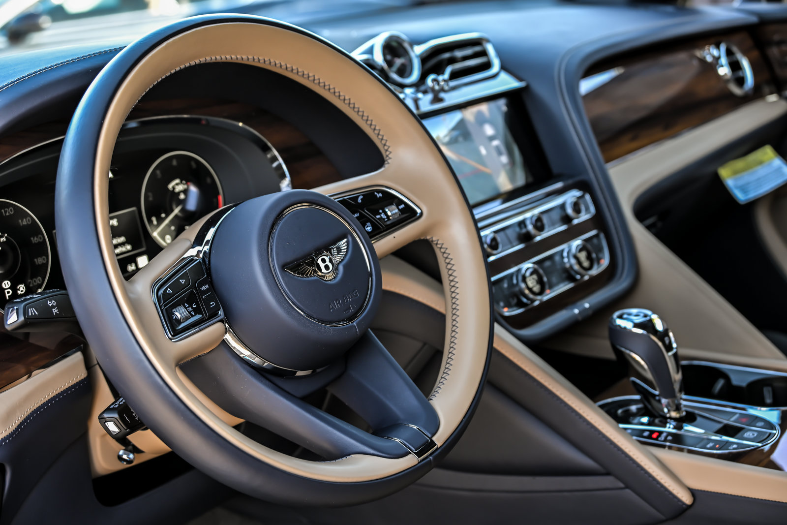 Certified 2023 Bentley Bentayga Extended Wheelbase AWD/4WD image 34