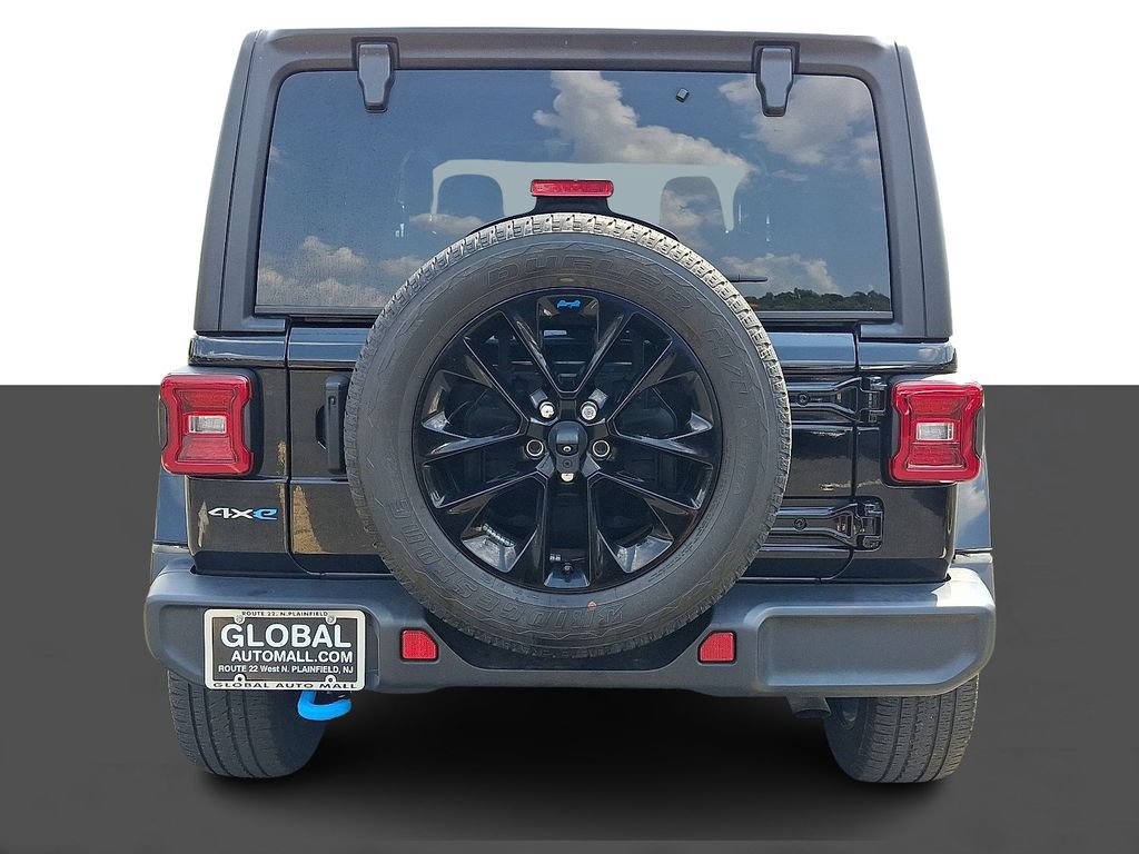 Used 2023 Jeep Wrangler Unlimited Sahara w/ Cold Weather Group AWD/4WD image 6