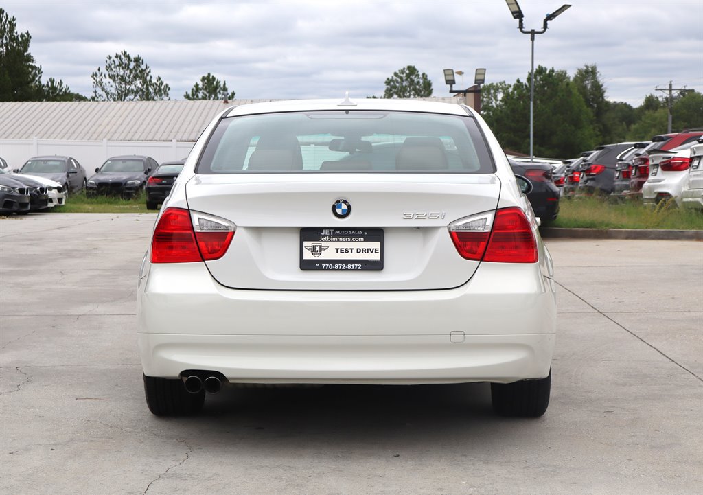 Used 2006 BMW 325i Sedan RWD image 6