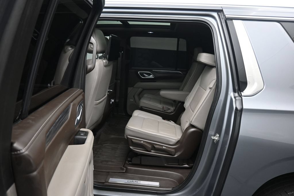 Used 2021 GMC Yukon XL SLT w/ SLT Premium Package AWD/4WD image 39
