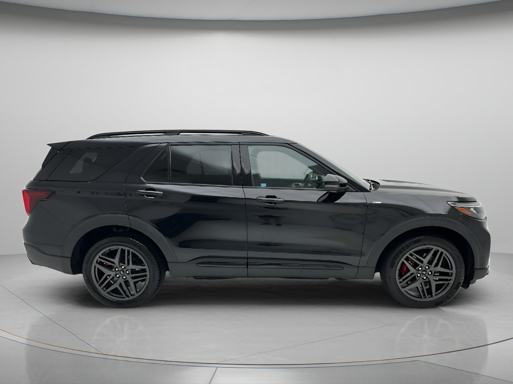 Used 2025 Ford Explorer ST-Line w/ ST-Line Street Pack AWD/4WD image 2