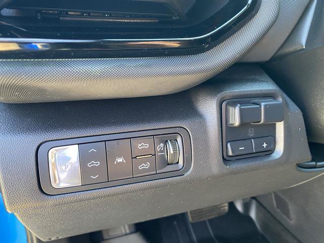Certified 2025 Chevrolet Silverado EV RST AWD/4WD image 22