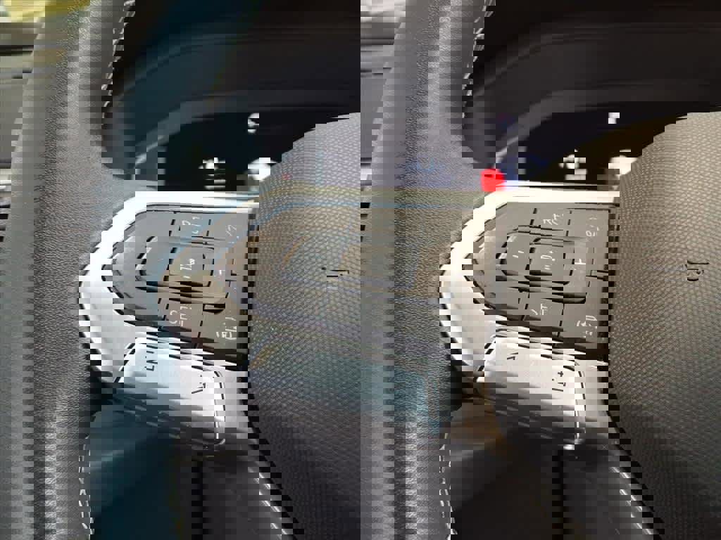 Used 2023 Volkswagen Atlas SE image 16