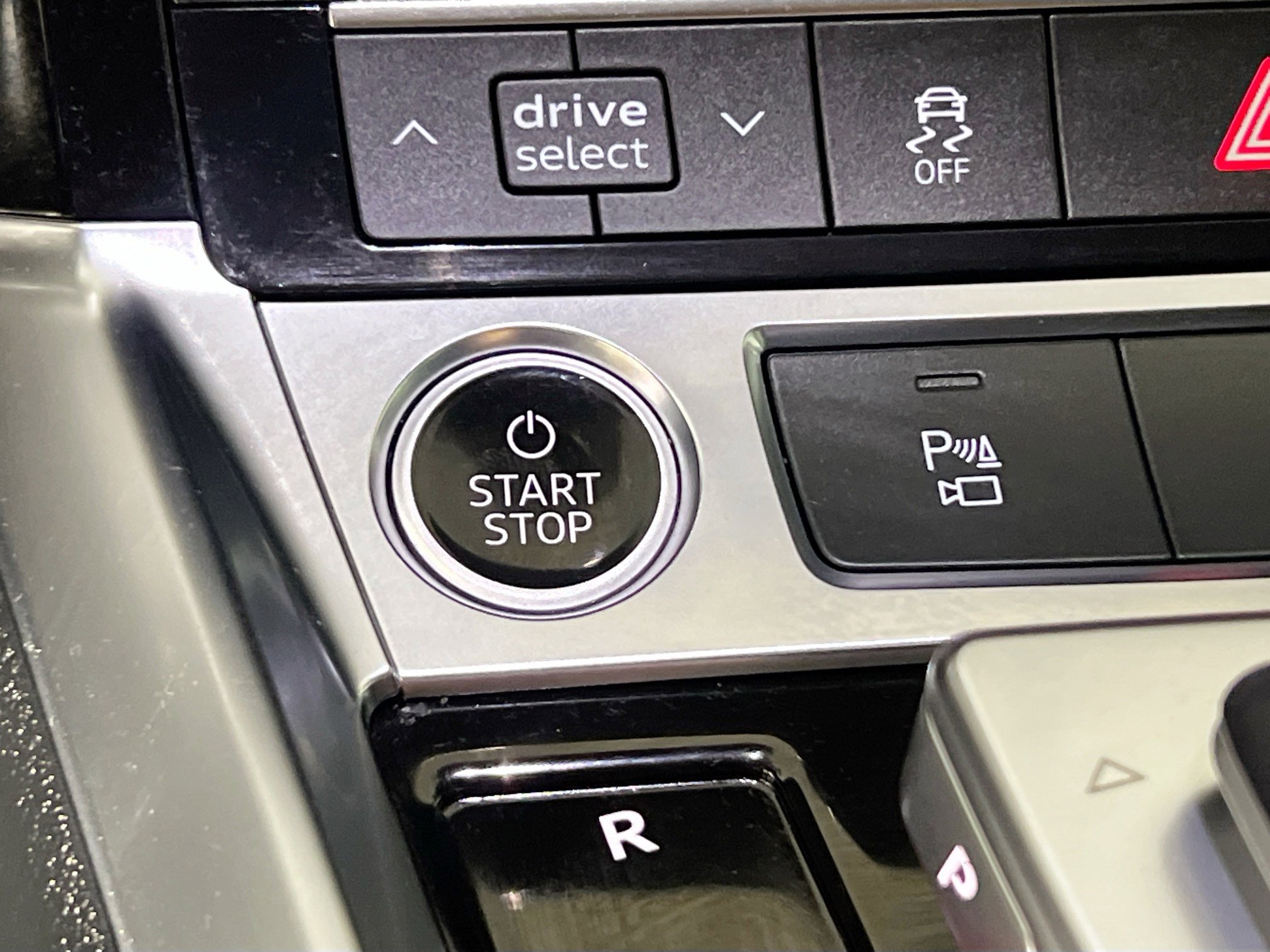 Used 2022 Audi e-tron Premium w/ Convenience Plus Package image 24