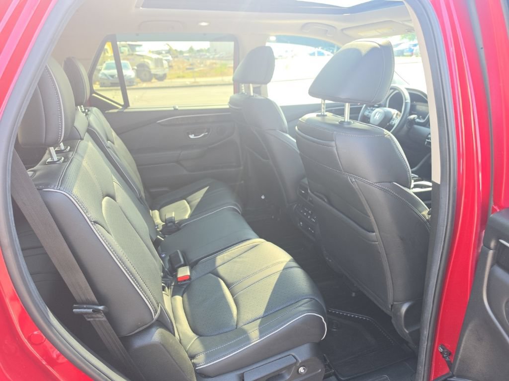 Certified 2025 Honda Pilot Elite image 32