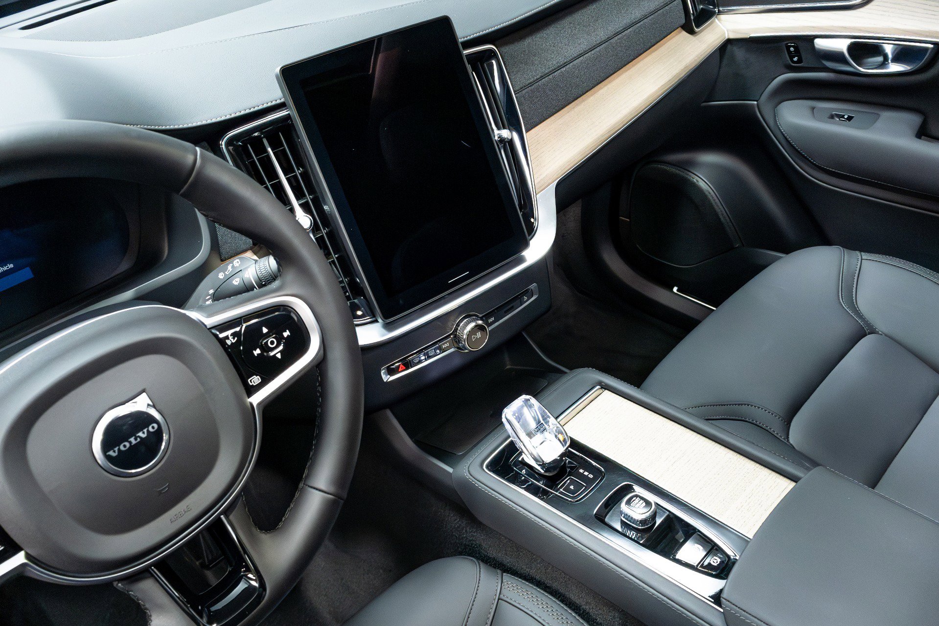 Used 2025 Volvo XC90 B6 Plus image 68