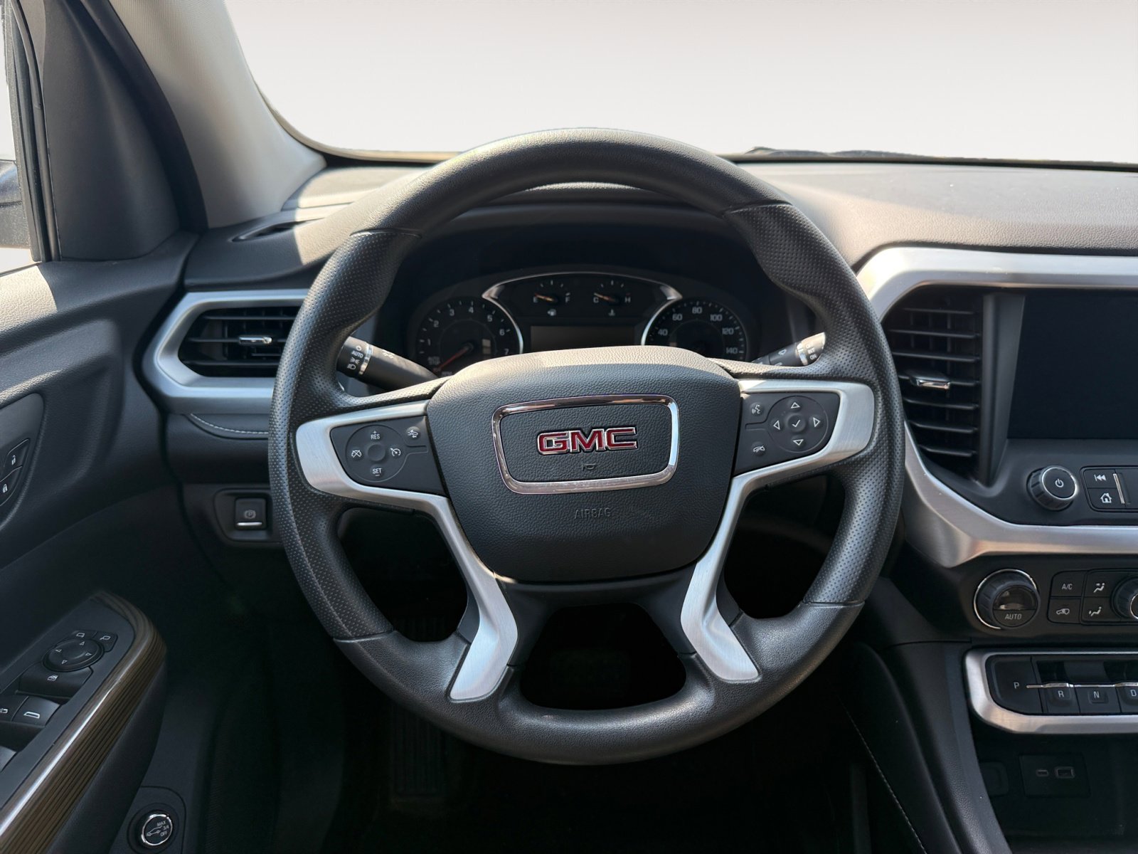 Used 2023 GMC Acadia SLE w/ Driver Convenience Package image 12