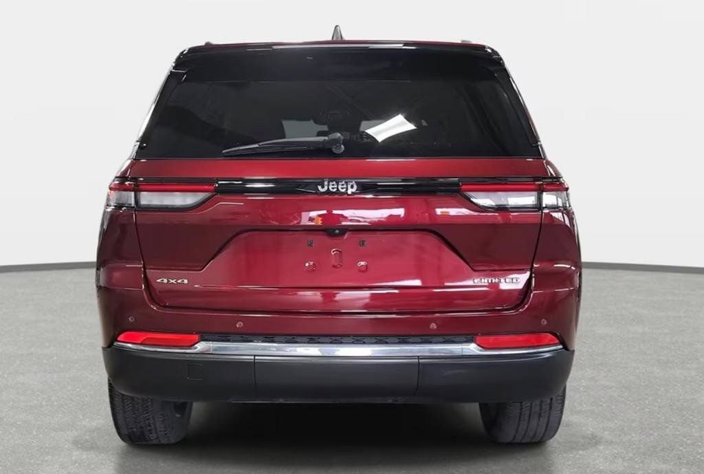 Used 2023 Jeep Grand Cherokee L Limited image 2