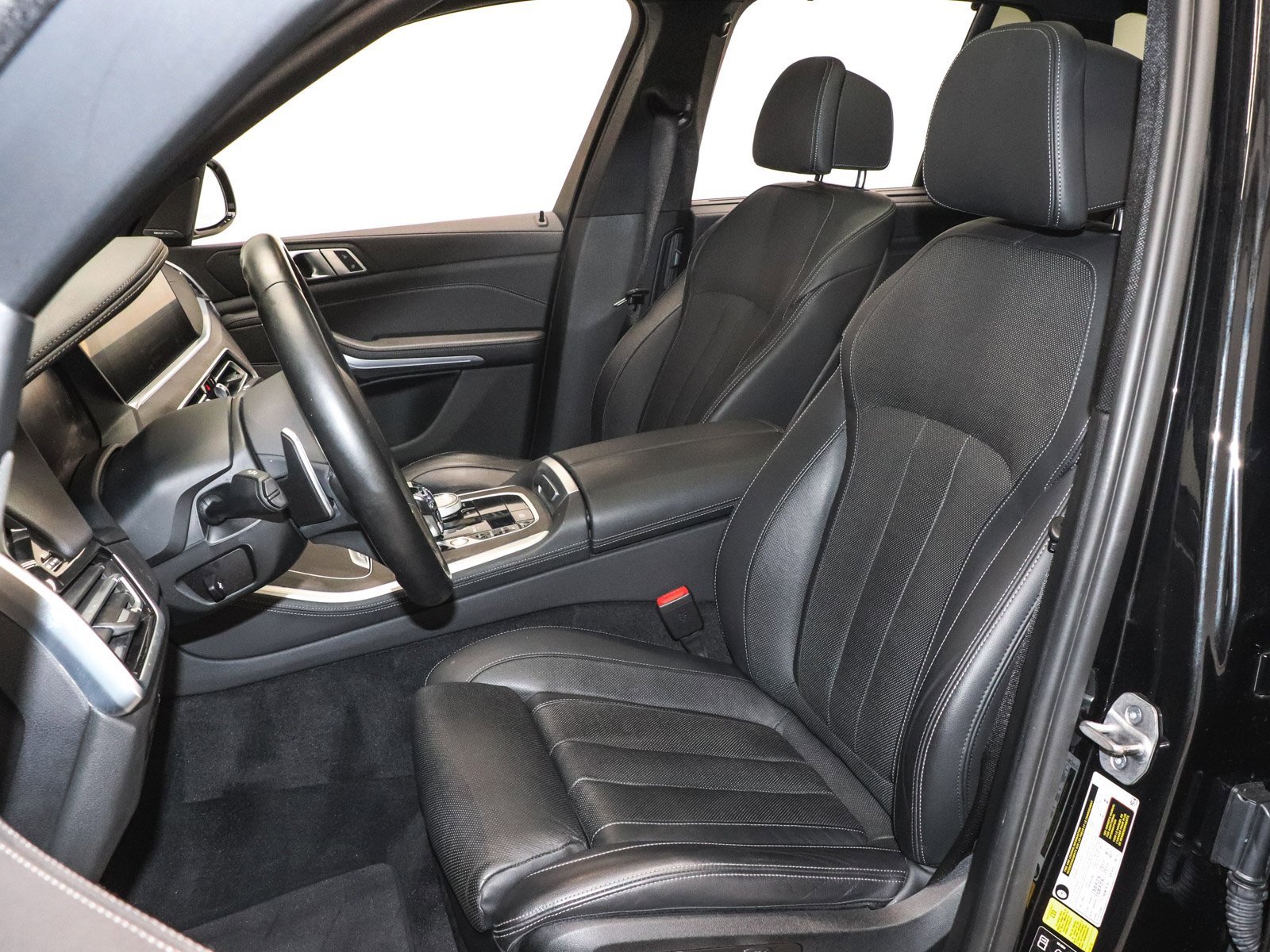 Used 2022 BMW X5 M50i w/ Executive Package image 23