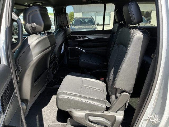 New 2026 Jeep Grand Wagoneer L Limited AWD/4WD image 13