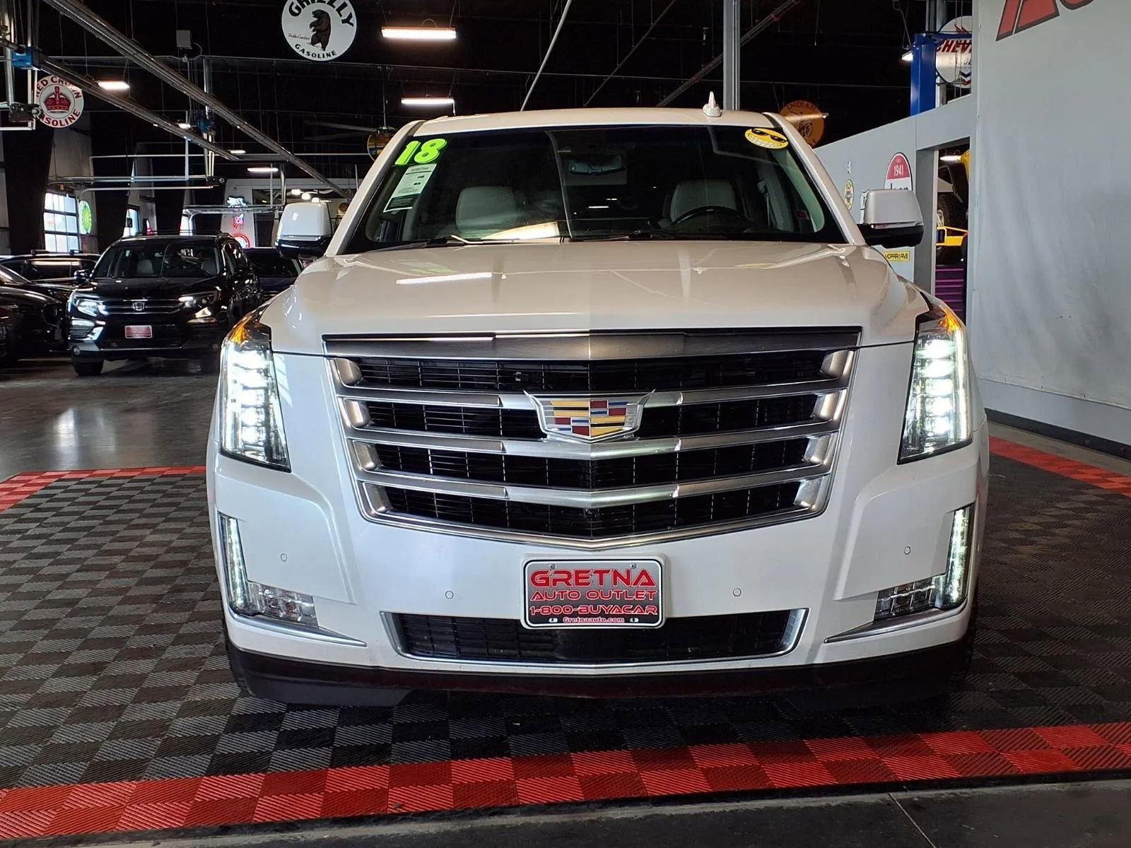 Used 2018 Cadillac Escalade Premium Luxury image 2