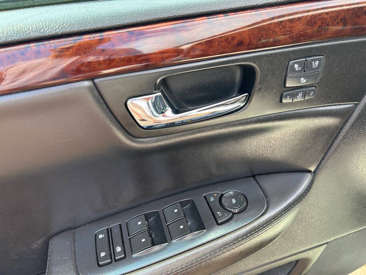 Used 2011 Cadillac DTS Luxury FWD image 17