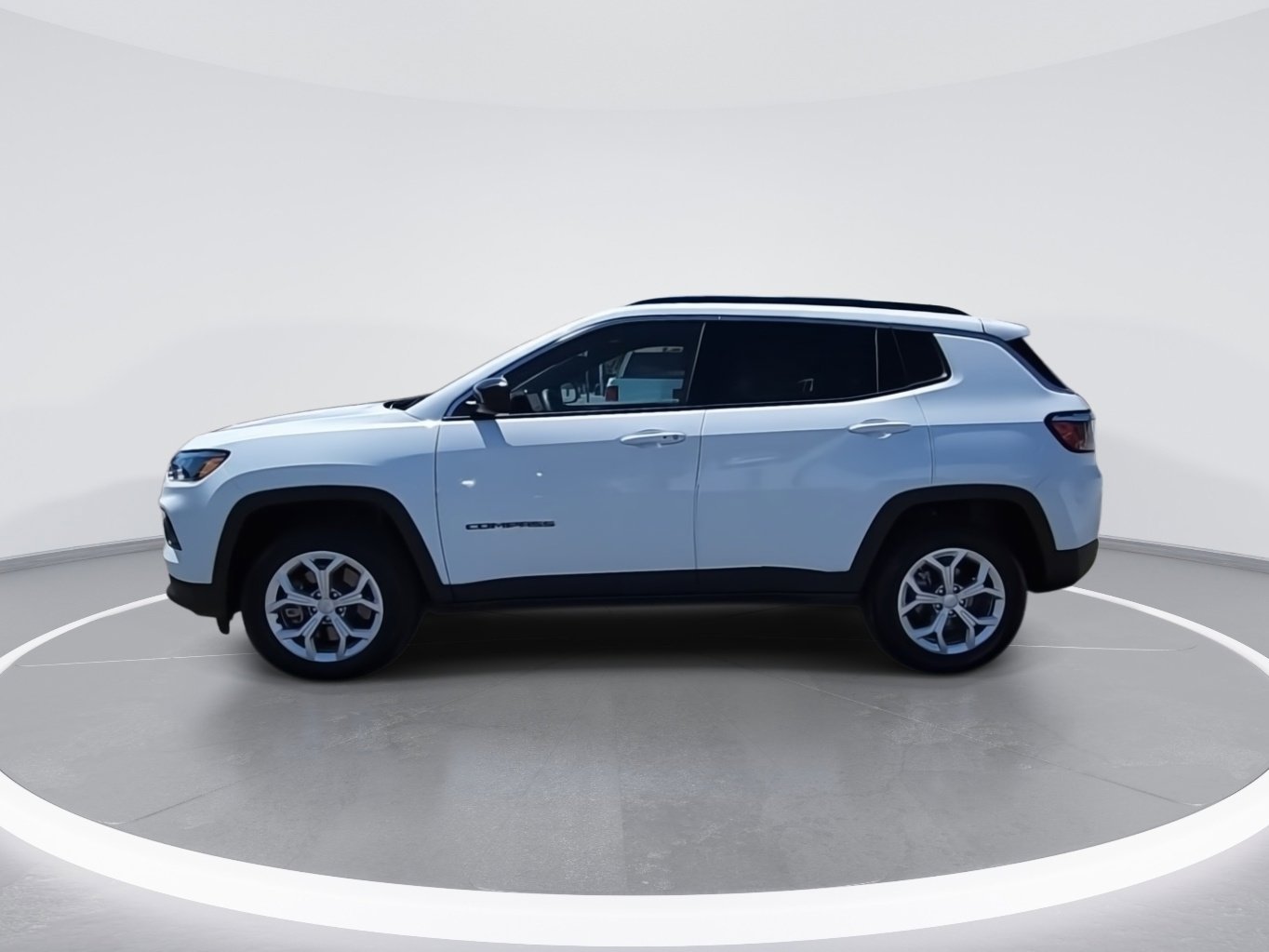 Used 2024 Jeep Compass Latitude AWD/4WD image 5