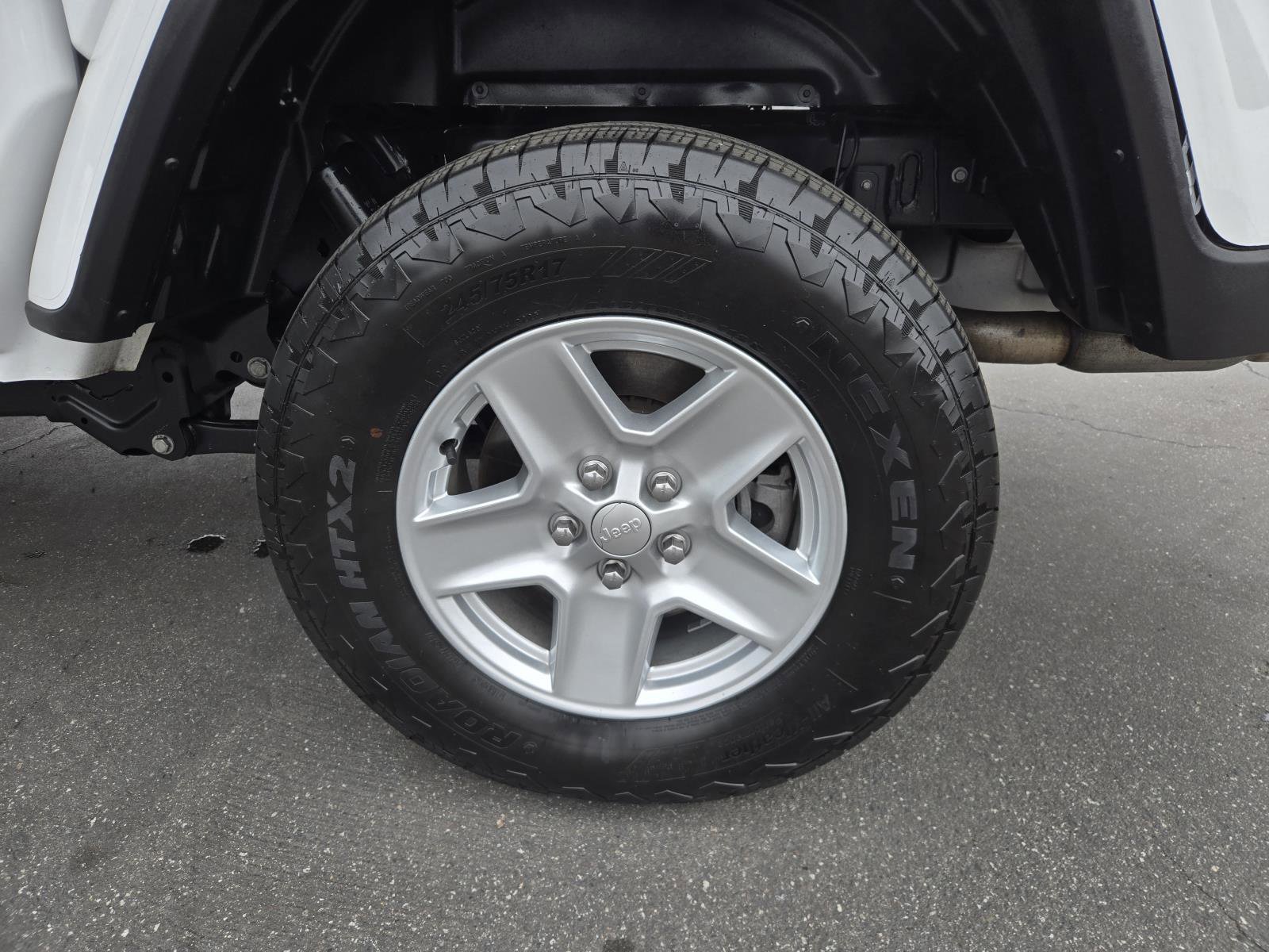 Certified 2022 Jeep Gladiator Sport AWD/4WD image 33