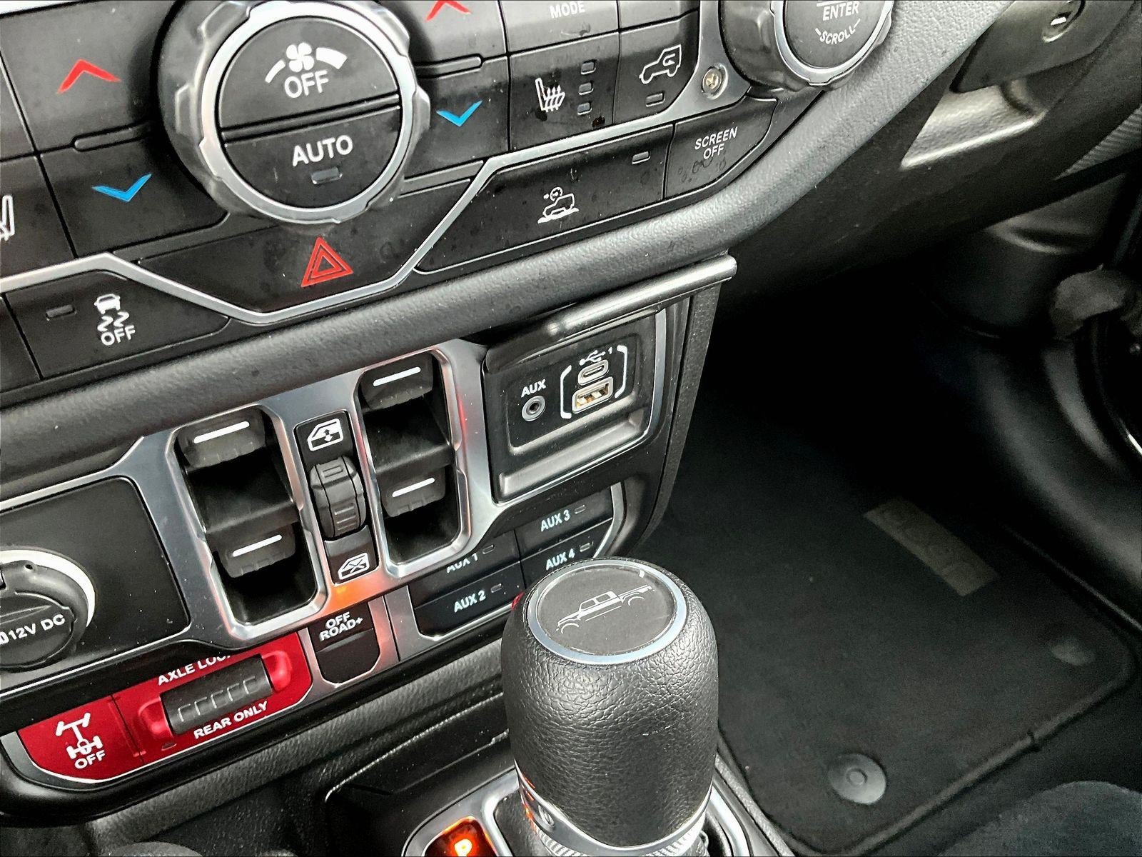 Used 2025 Jeep Gladiator Mojave w/ Convenience Group AWD/4WD image 16