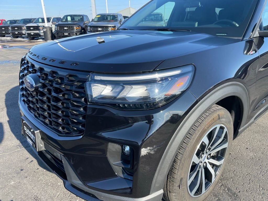 Used 2025 Ford Explorer ST-Line AWD/4WD image 29