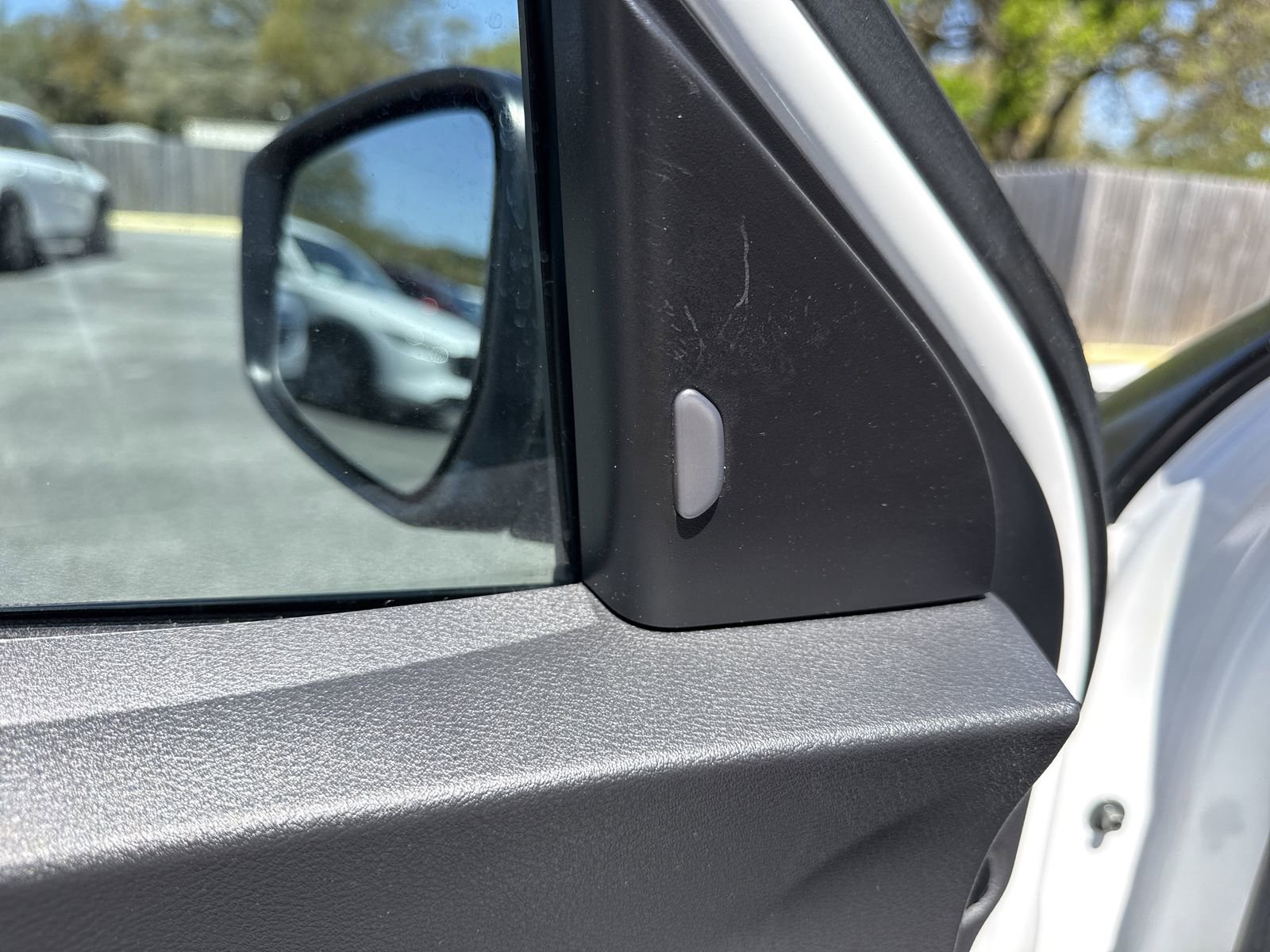 Used 2022 Nissan Kicks SR w/ Interior Electronics Package FWD image 15