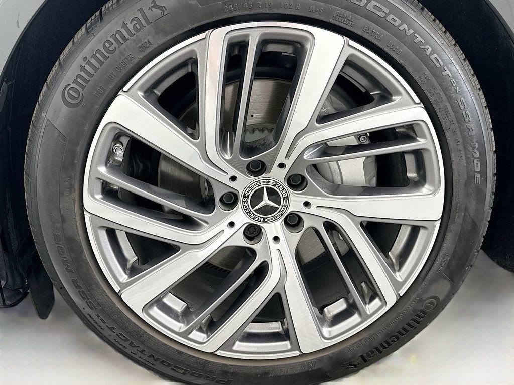 Used 2025 Mercedes-Benz E 350 Sedan image 29