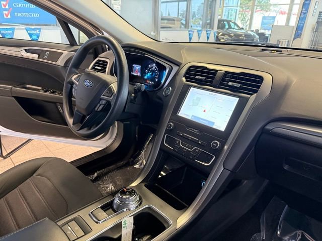 Used 2020 Ford Fusion SE FWD image 25