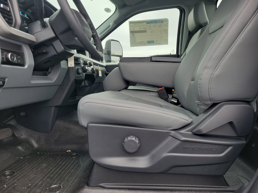 New 2026 Ford F350 XL w/ XL Chrome Package image 11