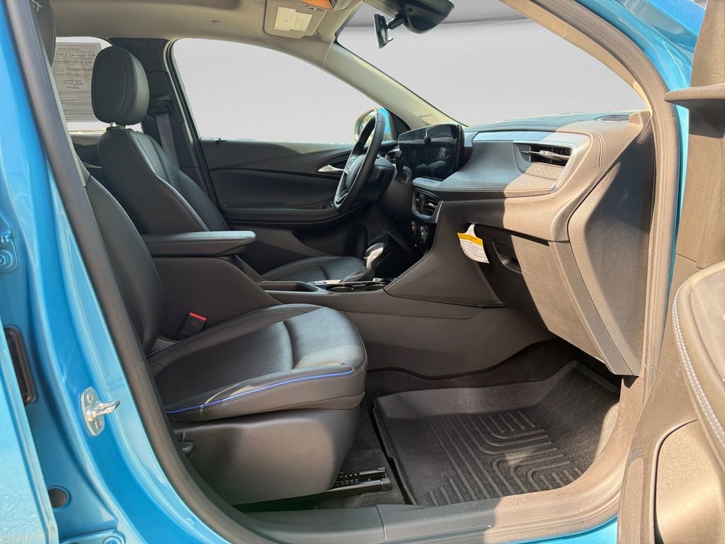 Used 2025 Buick Encore GX Sport Touring w/ Experience Buick Package image 17