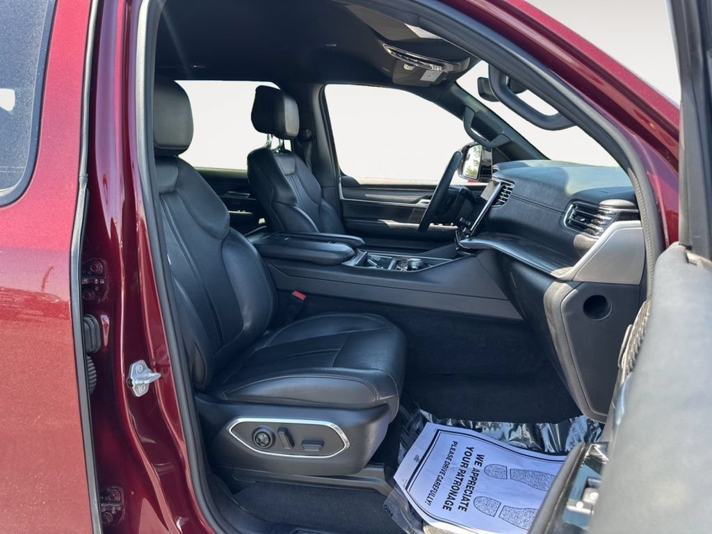 Used 2023 Jeep Wagoneer L Series II AWD/4WD image 31