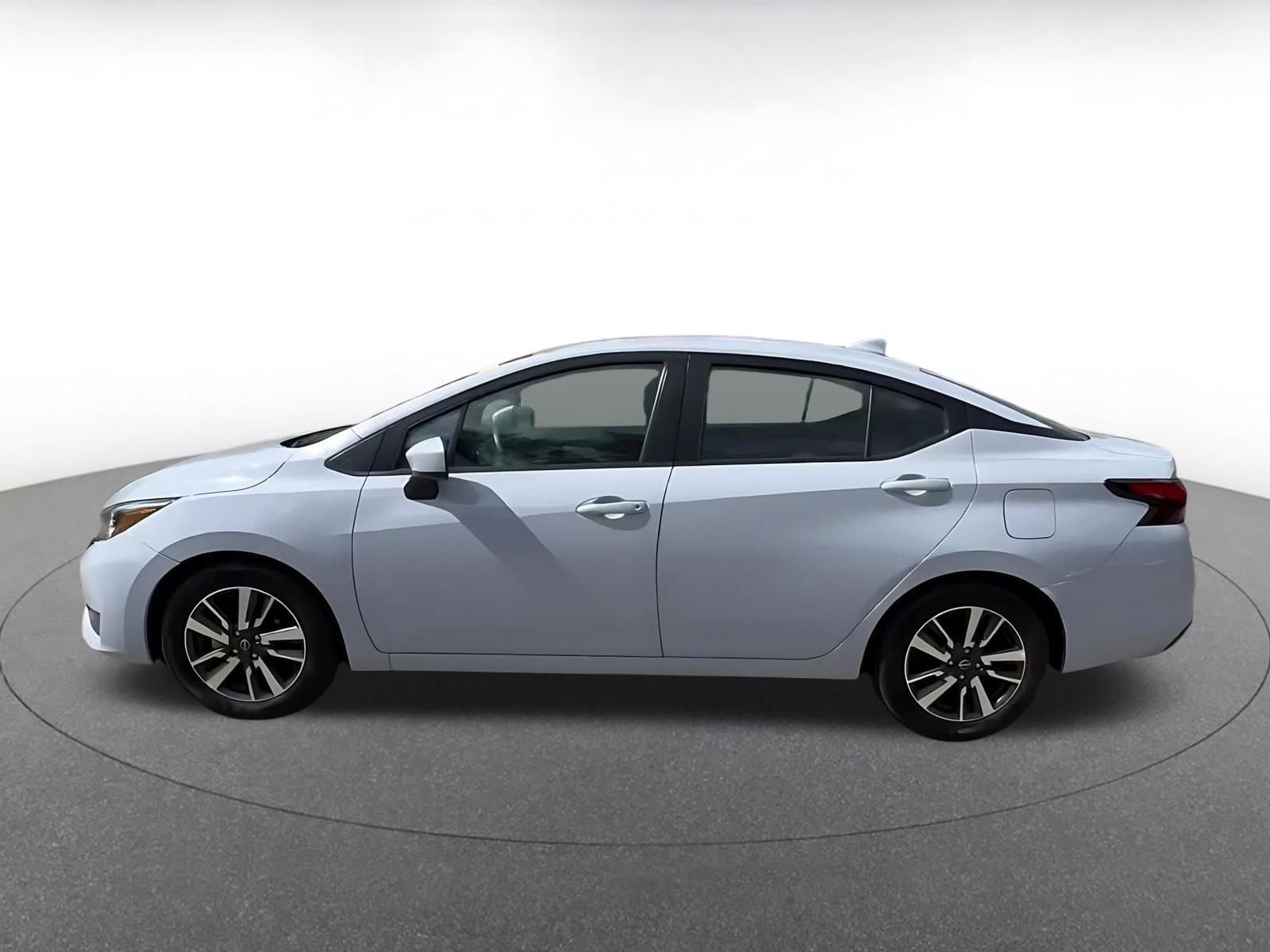 Used 2025 Nissan Versa SV image 9