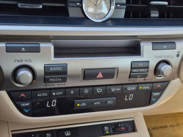 Used 2013 Lexus ES 300h w/ Luxury Pkg FWD image 19