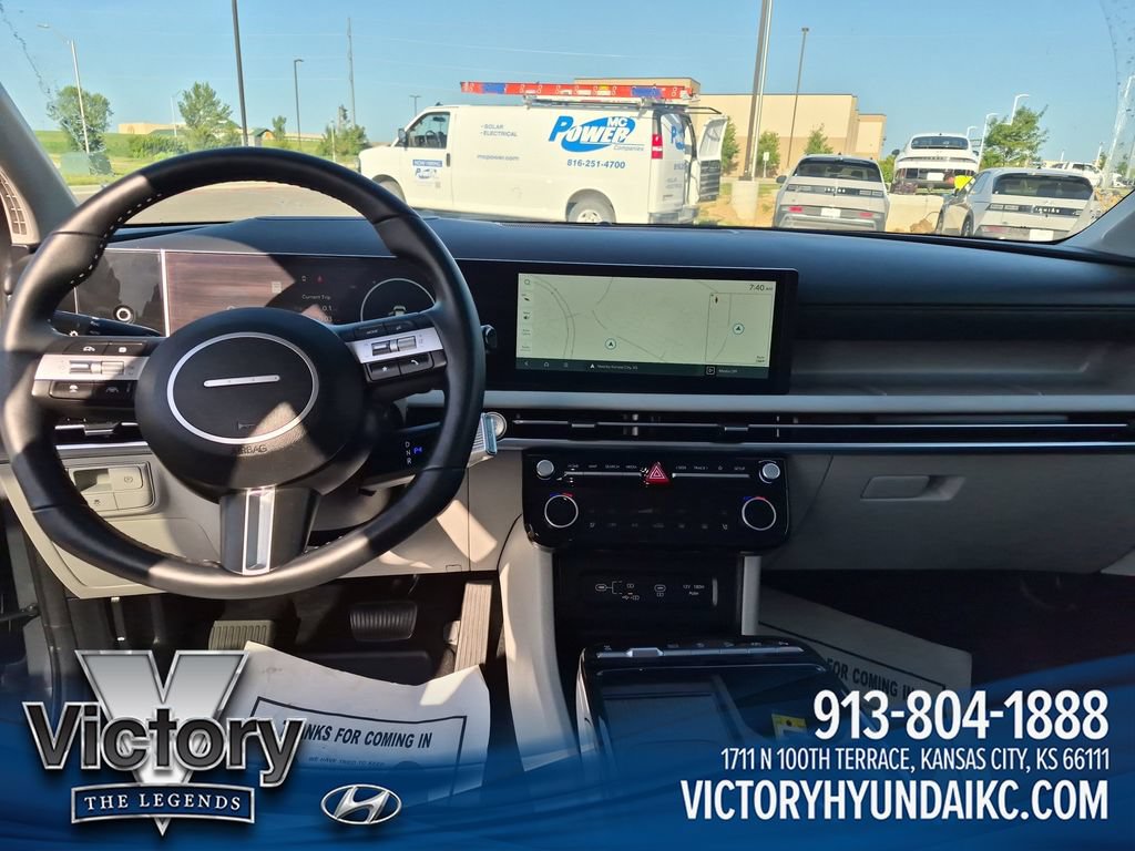 Used 2025 Hyundai Tucson Limited AWD/4WD image 12