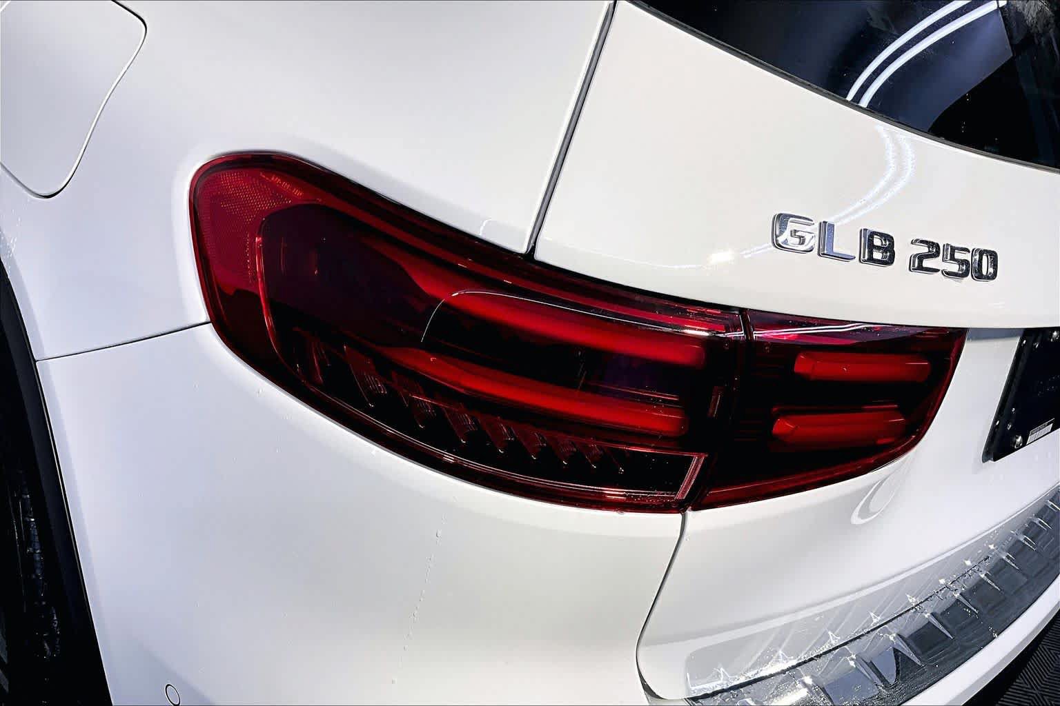 New 2026 Mercedes-Benz GLB 250 4MATIC image 5