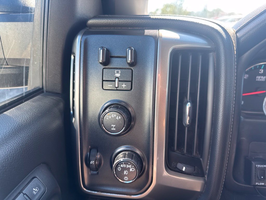 Used 2018 Chevrolet Silverado 2500 LTZ w/ Snow Plow Prep Package AWD/4WD image 26