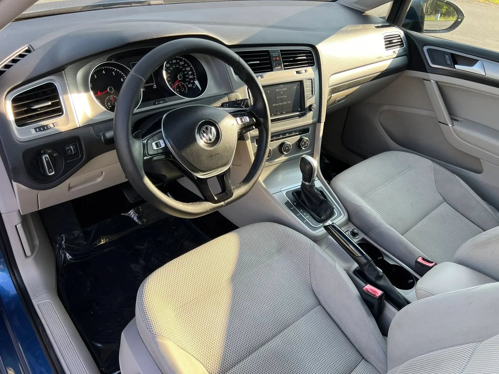 Used 2016 Volkswagen Golf Limited Edition FWD image 15