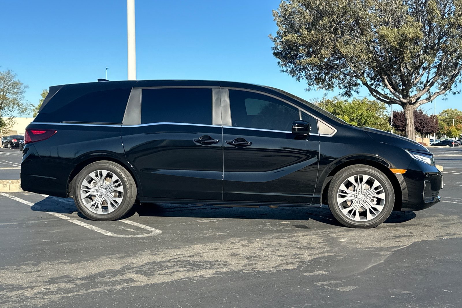 Used 2026 Honda Odyssey Touring image 3
