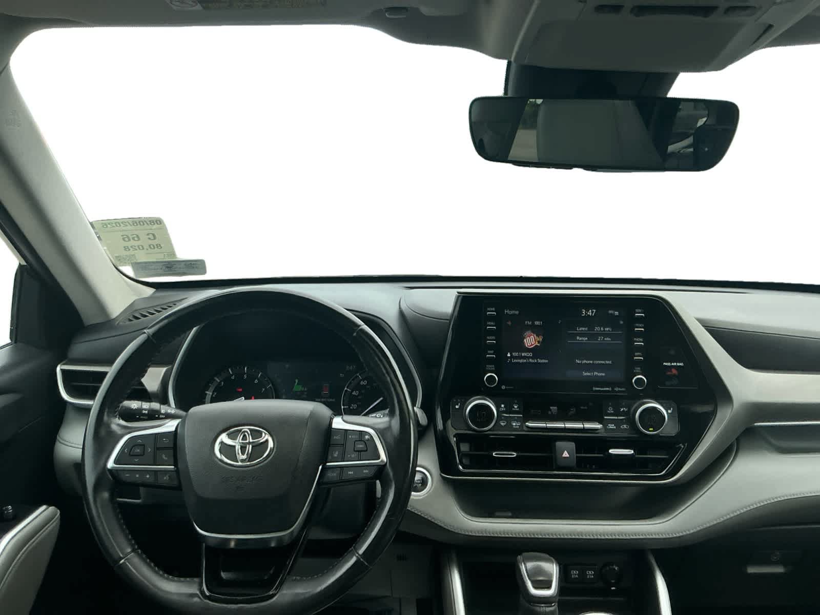 Used 2021 Toyota Highlander XLE AWD/4WD image 10