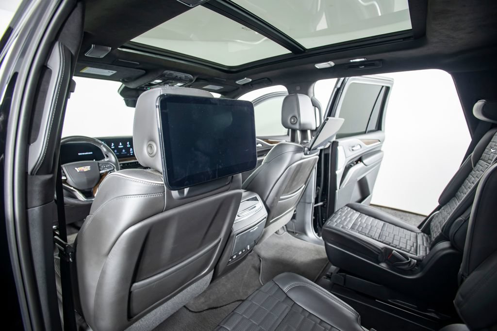 Used 2022 Cadillac Escalade Sport Platinum w/ Heavy-Duty Trailer Package AWD/4WD image 34