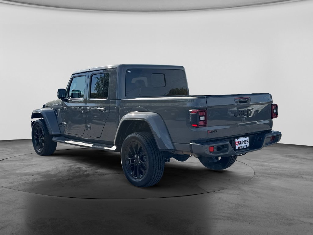 Used 2023 Jeep Gladiator Overland AWD/4WD image 6