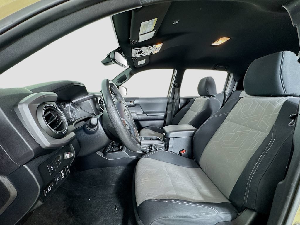 Used 2020 Toyota Tacoma TRD Off-Road w/ Technology Package AWD/4WD image 10