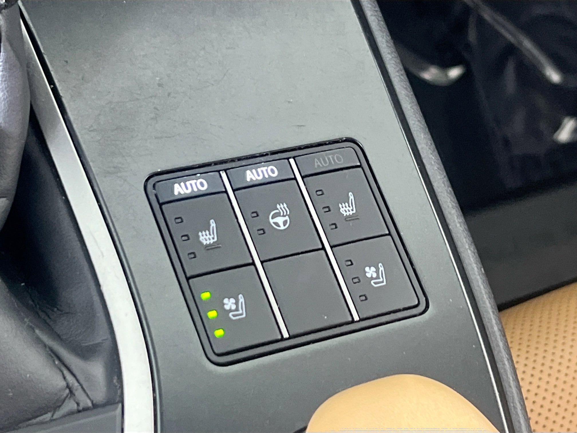 Used 2023 Lexus UX 250h AWD w/ Premium Package image 20