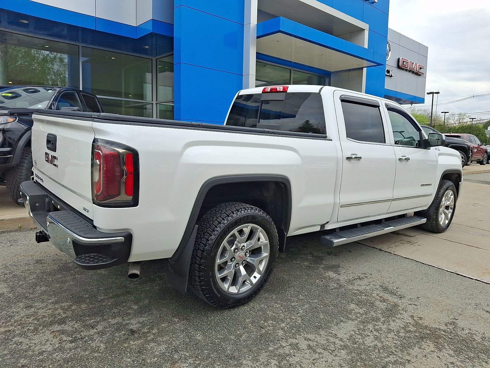 Used 2017 GMC Sierra 1500 SLT w/ SLT Premium Package image 6